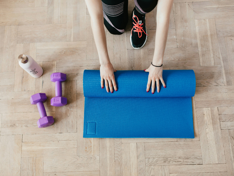Light dumbbells, yoga mat, and water bottle ready for beginner strength training