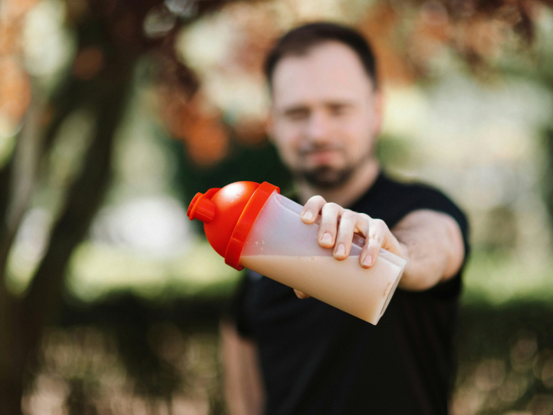 Refreshing post-exercise recovery drink with natural ingredients