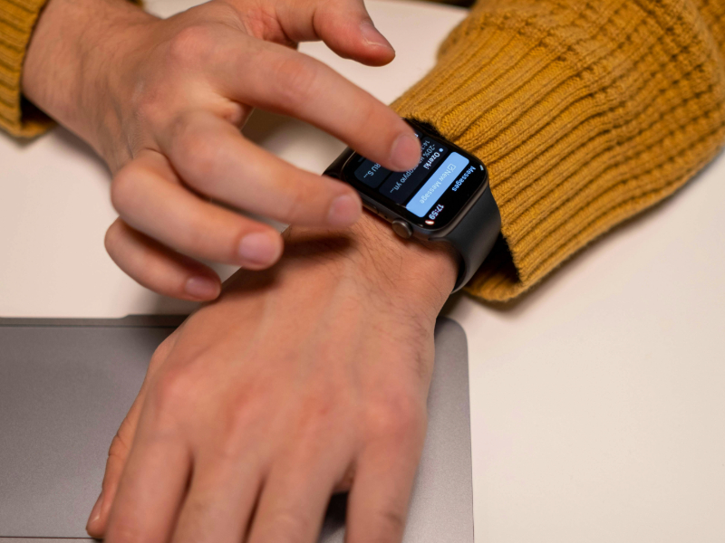 Movement reminder on smartwatch to stay active during the day