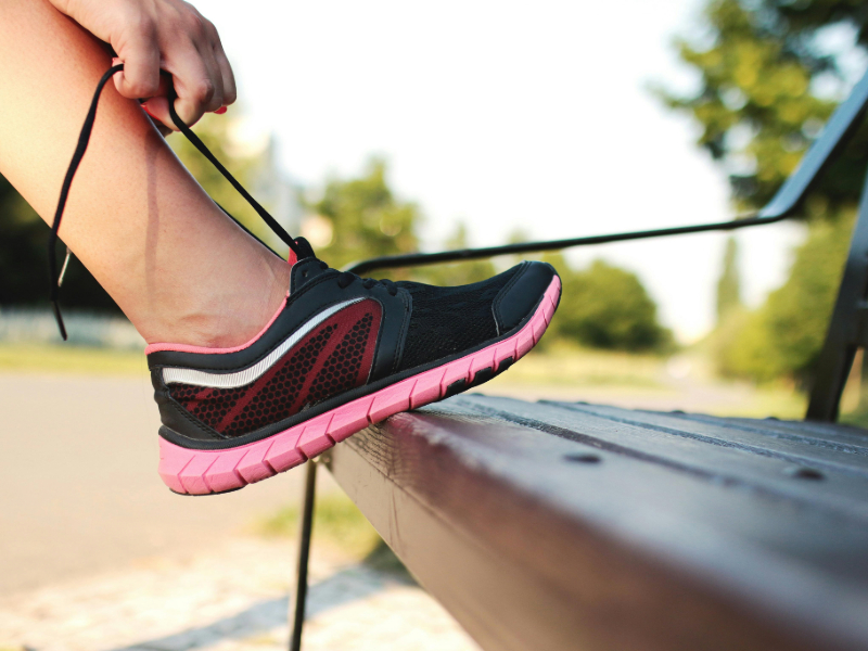 Running shoes hitting the ground, beginner running guide